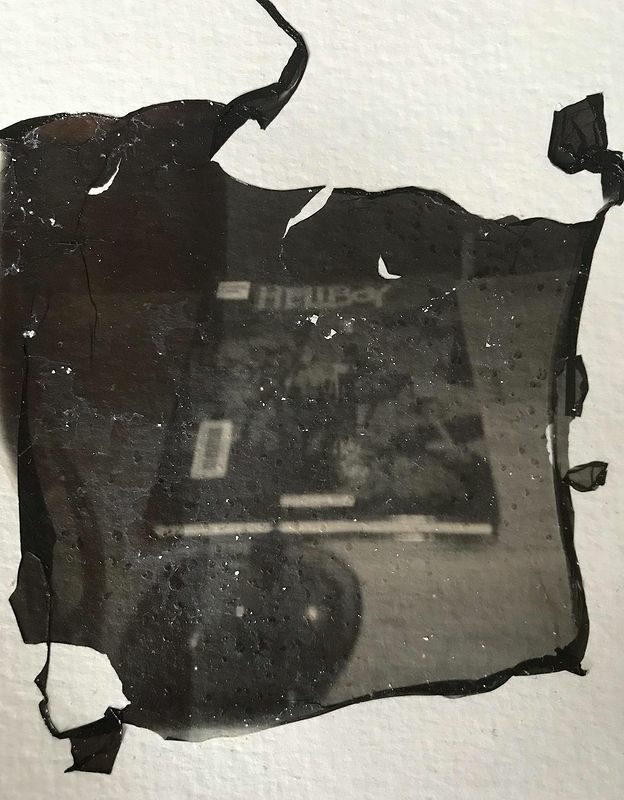 polaroid transfert emulsion noir et blanc bd "Hellboy"